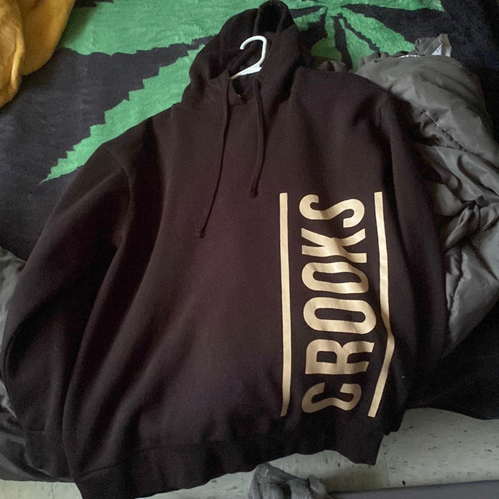 Medium crooks and castles sweater, never worn before. Men or women can wear.